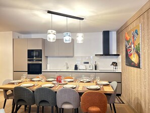 Dining - Luxury Apartment in Village Center with Modern Amenities (Les Gets)