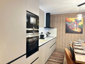 Fridge, microwave, oven, dishwasher - Luxury Apartment in Village Center with Modern Amenities (Les Gets)