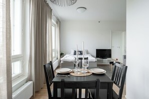 尊尚公寓 | 客廳 | 40 吋平面電視連有線電視頻道、電視