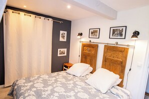 4 bedrooms, iron/ironing board, WiFi, bed sheets - Charming longère in a quiet location 5 minutes from a large sandy beach. (Ploemeur)