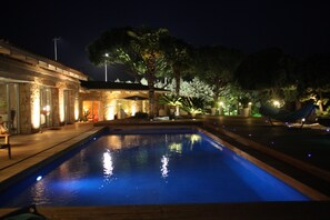 Alberca al aire libre y alberca climatizada