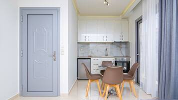 Apartemen Mewah, 2 kamar tidur | Dapur pribadi | Lemari es, microwave, kompor, dan mesin espresso