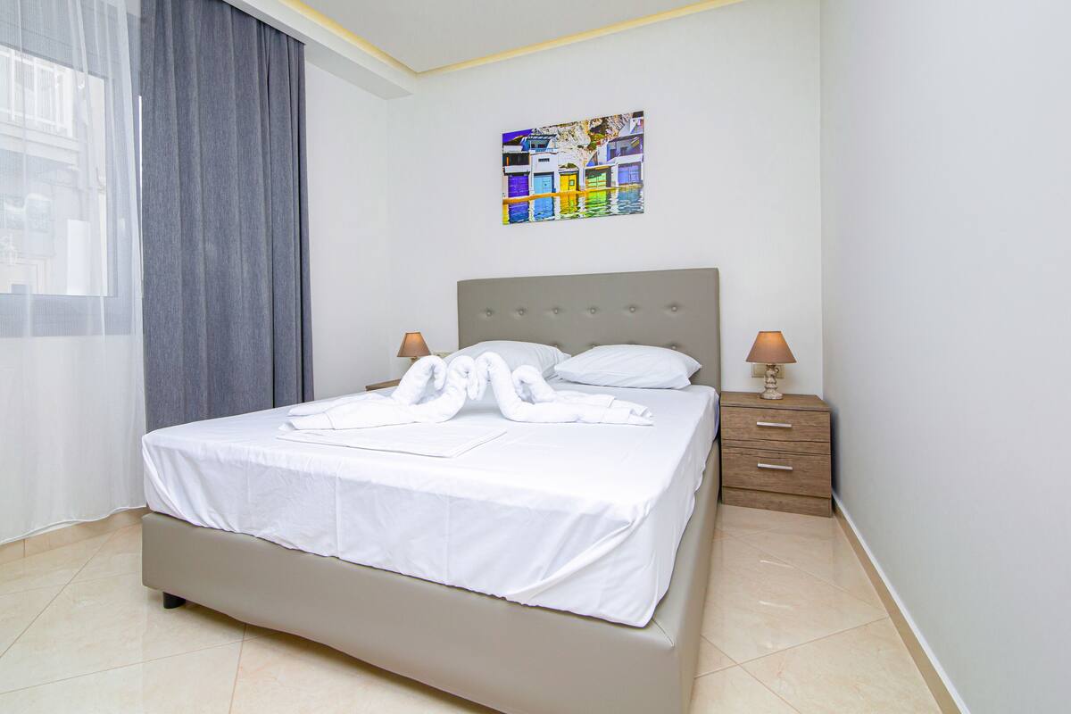 Luxury Apartment, 1 Bedroom | 1 bedroom, individually decorated, individually furnished, desk
