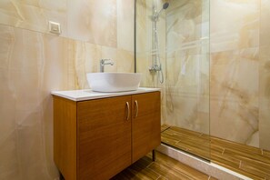 Luxury Apartment, 1 Bedroom | Bathroom | Shower, hair dryer, soap, shampoo - Amara Suites and Studios (Hersonissos)