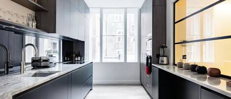 Fridge, microwave, oven, stovetop