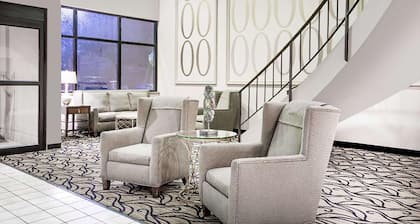 Norwood Inn & Suites La Crosse
