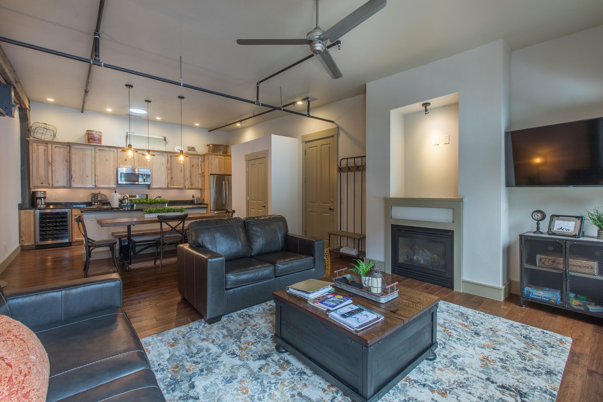 Contemporary Loft| Heart of Downtown| True Ouray Feel| AC| Charming Condo
