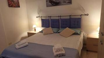 3 dormitorios, tabla de planchar con plancha, wifi y ropa de cama