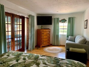 3 chambres, bureau, fer et planche à repasser, lit parapluie