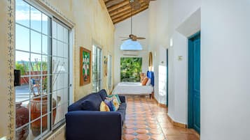 6 bedrooms, desk, iron/ironing board, free WiFi