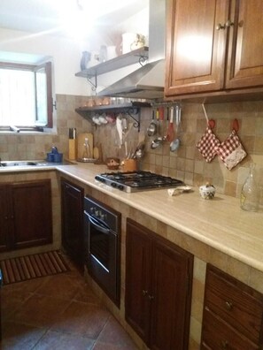 Réfrigérateur, four, plaque de cuisson, lave-vaisselle