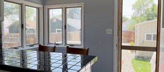 The Buckaroo- walk to historic downtown Cody, dog friendly!
