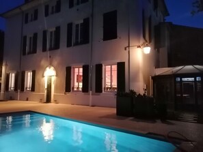 Outdoor pool, a heated pool - Charming residence for 15 people (Alès)