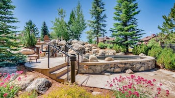 Condo, 1 Bedroom | Property grounds