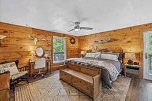 3 bedrooms, desk, iron/ironing board, free WiFi