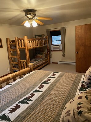 3 bedrooms, Internet, bed sheets, wheelchair access