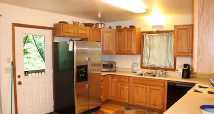 Cozy Home Away from Home. Sleeps 12!