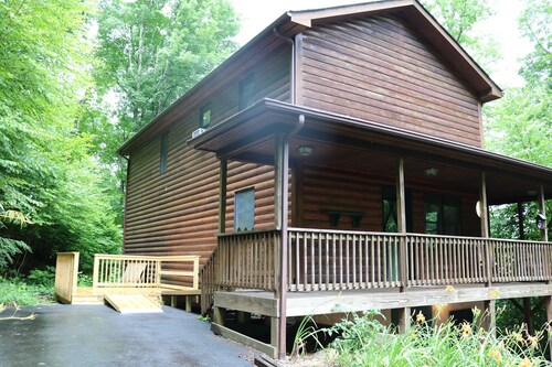 Cozy Home Away from Home. Sleeps 12!