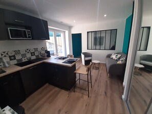 Private kitchen - Studio Renove RDC Terrasse + Exterieur Paysage (Grézieu-la-Varenne)