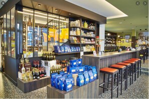 Bar (on property) - Studio Renove RDC Terrasse + Exterieur Paysage (Grézieu-la-Varenne)