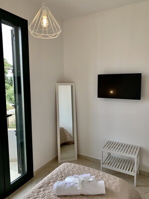 3 bedrooms, in-room safe, iron/ironing board, travel crib