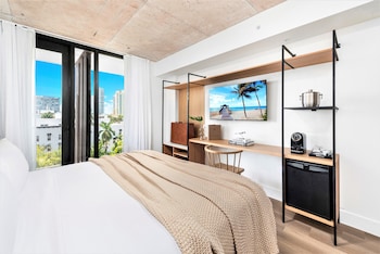 Minibar, in-room safe, soundproofing, iron/ironing board at UPSUN HOTEL