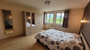3 slaapkamers, reisbedje, gratis wifi, beddengoed