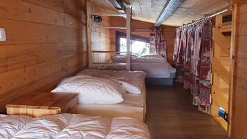 7 camere, culla da viaggio, Wi-Fi gratuito