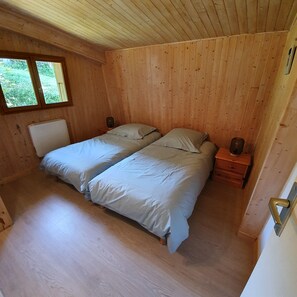 7 bedrooms, travel crib, free WiFi - Ski-in, ski-out along the slopes  (Doucy Valmorel)