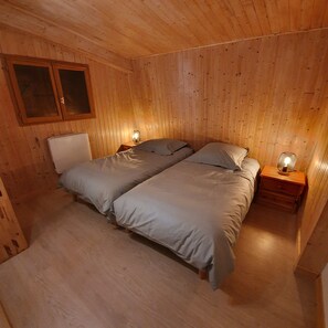 7 bedrooms, travel cot, free WiFi