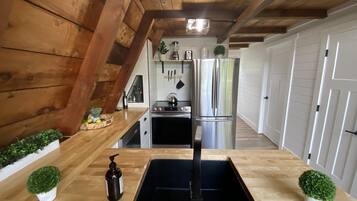 雪櫃、微波爐、焗爐、爐具