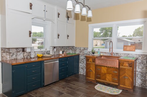 Elegant Victorian 5 bedroom Remodeled House