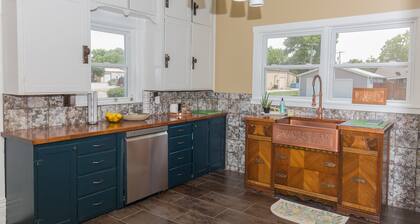 Elegant Victorian 5 bedroom Remodeled House