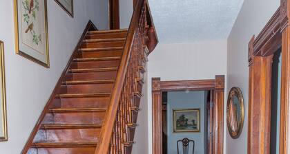 Elegant Victorian 5 bedroom Remodeled House