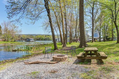 The Dogwood Cottage on Lake Guntersville