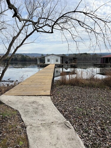 The Dogwood Cottage on Lake Guntersville