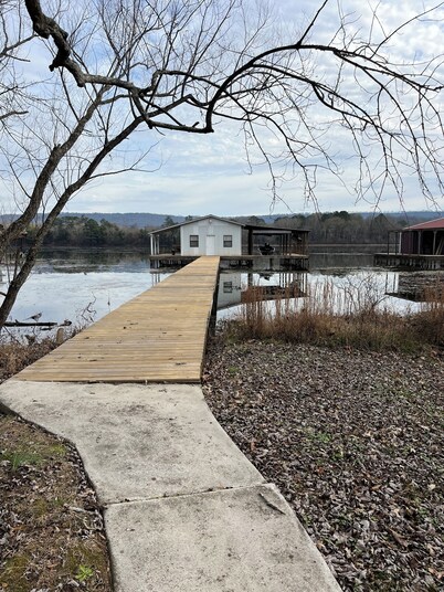 The Dogwood Cottage on Lake Guntersville