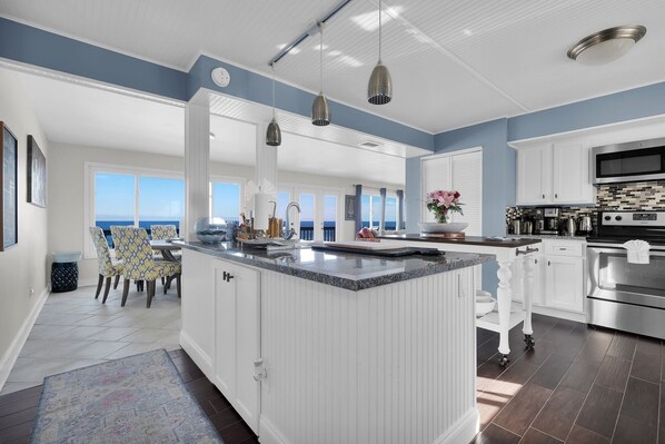 Refrigerador, horno, parrilla de estufa y lavavajillas 