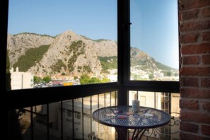 Apartment | Balcony - New Modern Apartment With View in Omis, Croatia (Omis)
