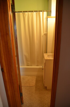Combined shower/tub, towels, soap, toilet paper