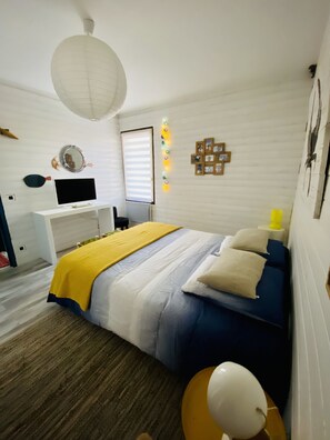 3 bedrooms, desk, iron/ironing board, free WiFi
