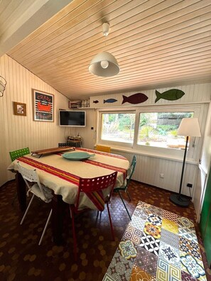 Dining - Maison Familiale Dans Quartier Trés Calme Proche de Toutes Commodités (La Teste-de-Buch)