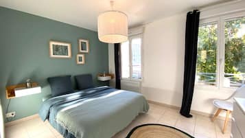1 slaapkamer, een strijkplank/strijkijzer, wifi, beddengoed
