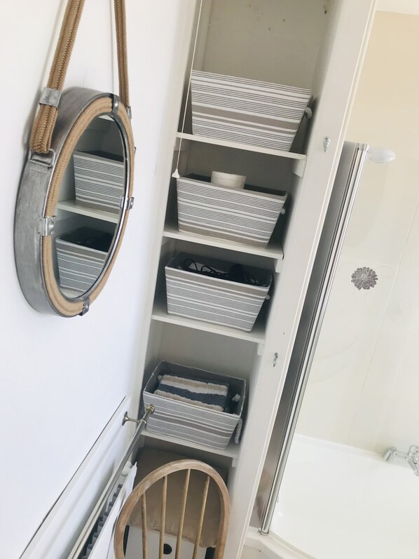 Family House, 3 Bedrooms, Beach View | Bathroom | Combined shower/bathtub, soap, shampoo, toilet paper - Sea Spray Cottage (Watchet)