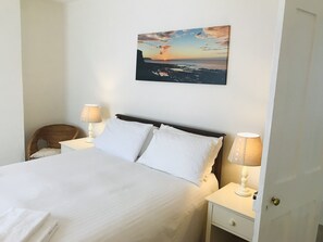 Family House, 3 Bedrooms, Beach View | 3 bedrooms, free WiFi, bed sheets - Sea Spray Cottage (Watchet)