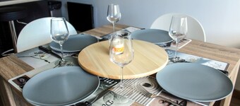 Large T2 of 50m2 - 2nd line of sea - DOWNTOWN - 100m from the port