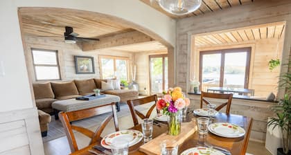 Lake Front Retreat | Kayak | Paddleboard | Fishing