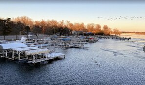 Marina - Lake Front Retreat | Kayak | Paddleboard | Fishing (Decatur)