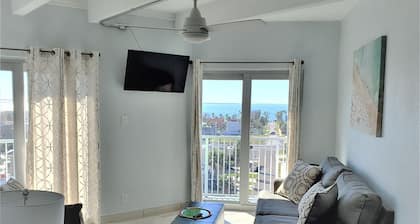 WOW!!!!, ON BEACH, 7TH FL, AMAZING BAY and FIREWORKS VIEW! SPI License 20232542
