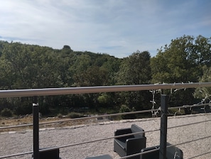 Property grounds - Pleasant cottage in an oak grove in Ginasservis (Ginasservis)